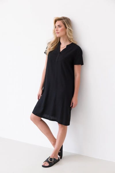 BASE LEVEL Yacin Dresses - Black - maat 36