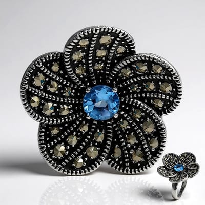 Cavill - Vintage Bloemenring - 925 Sterling Zilver - 0,56 ct Zwitsersblauwe Topaas - 0,81 ct Marcasiet - Elegante Edelstenen Ring
