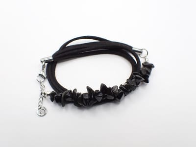 Colure® wikkelarmband met half edelsteen split zwarte onyx suède zwart