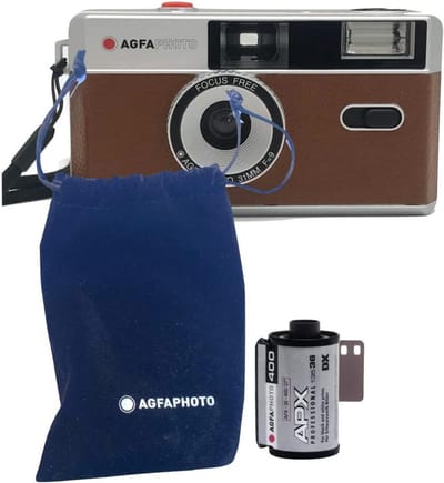 Analoge 35mm fotocamera set met B+W film en batterij
