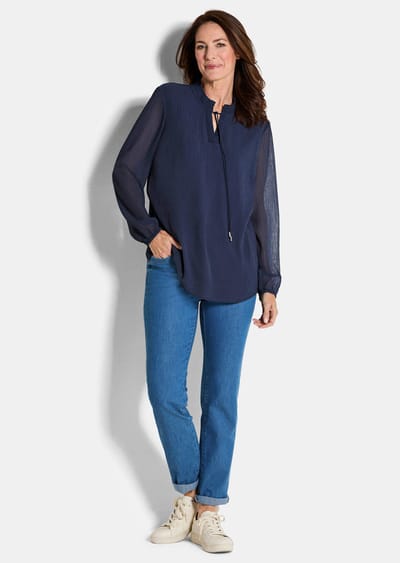 Chiffon blouse met vrouwelijke halslijn - marine - Gr. 42 van Goldner Fashion