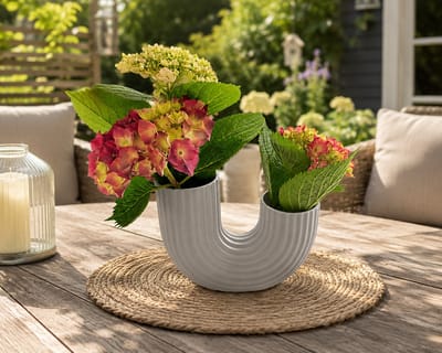 Moderne U-Vorm Keramische Vaas met Reliëf – Decoratieve Bloemenvaas voor Binnen en Buiten