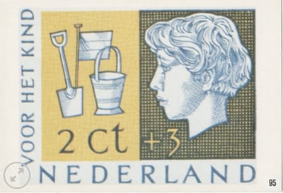 Briefkaart met afbeelding meisjeskopje met emmer postzegel