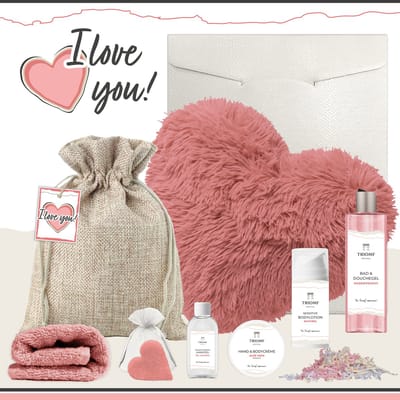 Geschenkset “I Love You!” - 8 producten - 1220 gram - Triomf Cosmetica | Giftset voor haar Cadeau Valentijnsdag Luxe wellness cadeaubox Vrouw Ik hou van jou Cadeaupakket Kerst Geschenk Pakket Verjaardag Gift Set Valentijn Vriendin Roze