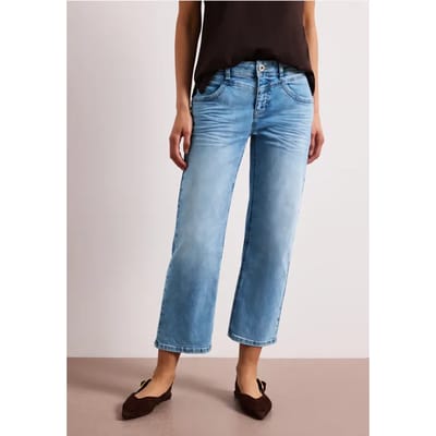 7/8 Mid Waist straight leg jeans in casual fit