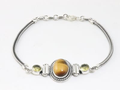 Bewerkte zilveren armband met tijgeroog en citrien