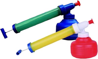 Tuinsproeier 2 stuks - Handsproeier draagbaar - Planten beschermen - Handpomp mechanisme - 14.7 cm breed - Willekeurige kleuren