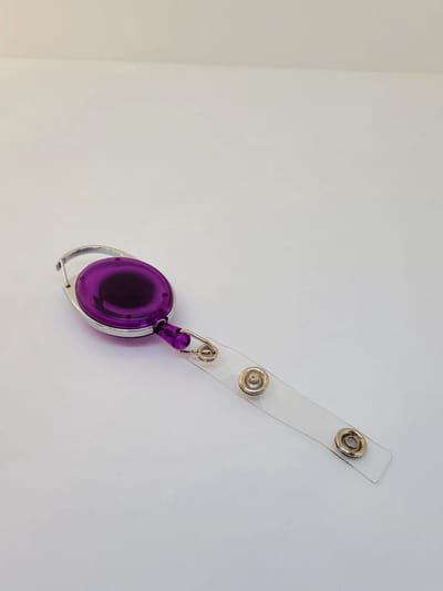 Jumada's - Badgehouder met clip - Badgehouder met trekkoord - Paars transparant wordt Clip-badgehouder - Trekkoord-badgehouder - Transparant paars