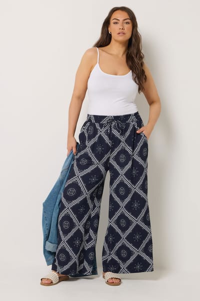 Yours Marineblauwe Broek Met Bandanaprint En Wijde Pijpen Size Regular > 42