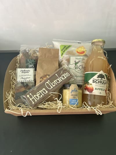 Abraham pakket -geschenkpakket- relatie geschenk - kado pakket - cadeau pakket - verjaardag - bakken - koken - eten en drinken  - kerstpakketten