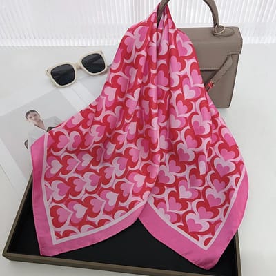 Vierk Sjaaltje met Liefdesprint, Imitatiezijde, Voor Dames, Ademend Bandana Sjaaltje voor de Lente, Haarband, Hoofdband om Uw Look te Stylen pink