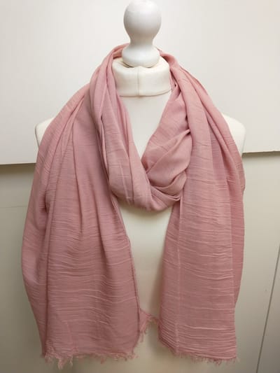 Lange dames sjaal Arina-effen gekreukt roze