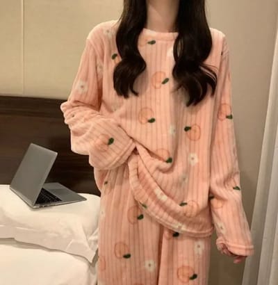 Dames Fleece Pyjama Set 2 Stuks - Warme Lange Mouwen & Elastische Taillebroek met Schattig Perzikkopprint - One Size - Comfortabele Pyjama voor Winter