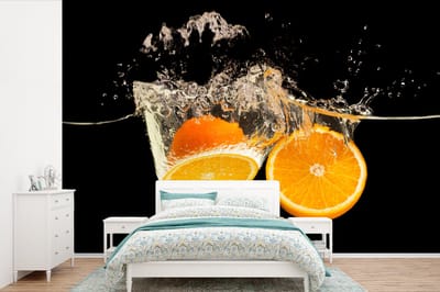 Behang - Fotobehang Sinaasappel - Stilleven - Water - Zwart - Fruit - Breedte 360 cm x hoogte 240 cm