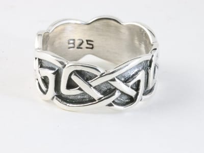Zware zilveren ring met Keltische knoop - maat 18.5