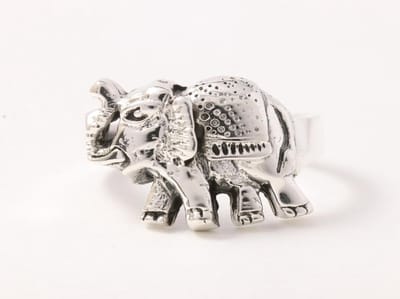 Zilveren ring met olifant - maat 17.5