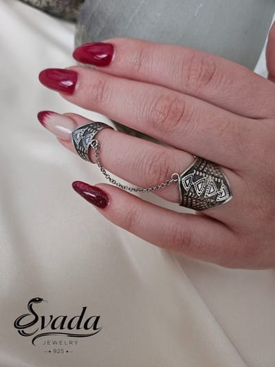 925 Sterling Zilver Ring – Dubbele Ring met Ketting – Geometrisch Driehoek Design – Verstelbare Statement Ring – Evada Jewelry