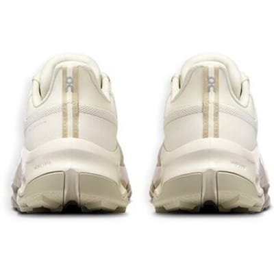 On cloudhorizon 2 waterproof in de kleur ecru.