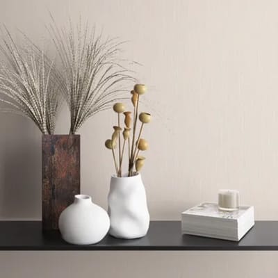 Behang uni streepstructuur beige - Behang - Wandbekleding - Wanddecoratie - Vliesbehang - Assorti 2022-2024 - 0,53 x 10,05 M.