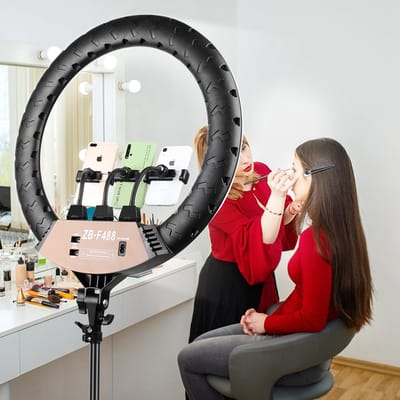 Seastone - Ringlamp 22 inch = 55 cm - Verstelbaar statief & afstandsbediening - 3 USB opladers in de ring - 3 Telefoonhouders in de ring - Opladen tijdens opname