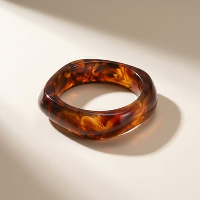 Lundholm Fleur Armband Dames Bruin Kleurverloop – Statement Bangle met Marmerlook – Grote Hars Armband Dames – Retro Dames Armband – Trendy Fashion Armband – Scandinavisch Design – Cadeau voor Vriendin of Haar