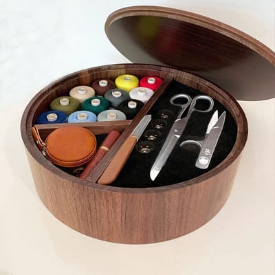 Houten Naaidoos - Naaigarnituur Box - Naaigerei Opbergen - Massief Hout Materiaal - 27x27x7.8cm - Bruin