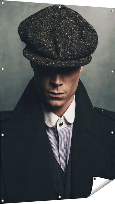 Gards Tuinposter Engelse Gangster met een Pet uit Jaren 1920 - 100x150 cm - Tuindoek - Tuindecoratie - Wanddecoratie buiten - Tuinschilderij