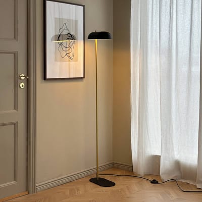 Dyberg Larsen vloerlamp Arch, zwart/messing, 143 cm