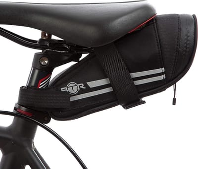 licht zadeltasje voor de fiets; met reflecterende strepen; spits toelopend tasje met een waterdichte ritssluiting; wordt bevestigd onder het zadel