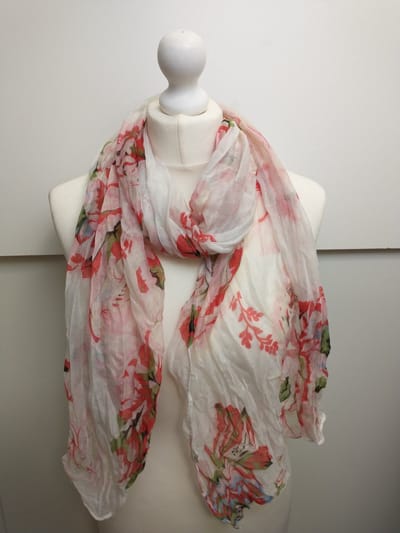 Lange dames sjaal Chalina-gebloemd motief-wit rood zwart groen blauw
