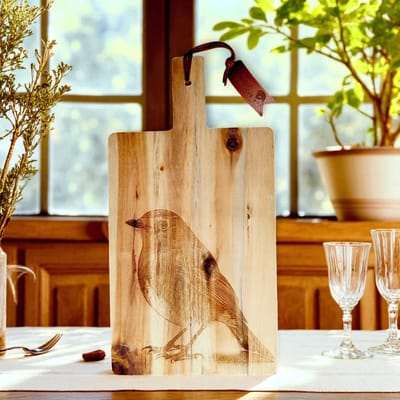 Baardmans Creaties - Luxe plantaardig geoliede acacia houten plank rechthoek “Roodborstje”