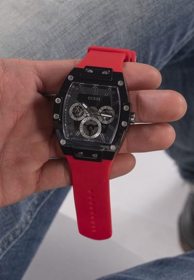 Guess Phoenix Multifunctioneel Horloge Rood Kast Gemaakt Van 100% Polycarbonaat En Een Armband Van 100% Siliconen 42 GW0203G4, GW0203G9