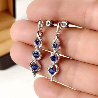 Huitan Nieuw Ontworpen Oorbellen voor Vrouwen voor Bruiloft Accessoires Chique Gedraaide Oorbellen met Blauwe Kubieke Zirconia Temperament Sieraden brown