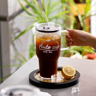 Tasse en Verre Transparent de 1200ML avec Couvercle et Paille Verre à Bière Tasse à Café Glacé Conçue Pour Bar à Domicile Tasse à Mug pour Jus Thé au Lait Tasses à Eau Drinkw Utilisation Pratique 1200ML black