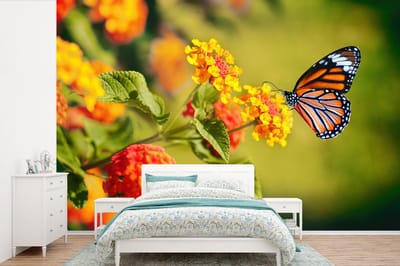 Behang - Fotobehang Vlinder - Insecten - Bloemen - Geel - Breedte 600 cm x hoogte 400 cm