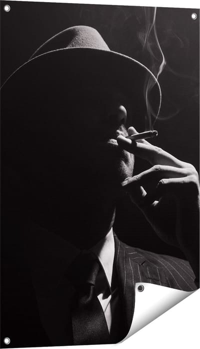 Gards Tuinposter Man met Hoed Rookt een Sigaar - 60x90 cm - Tuindoek - Tuindecoratie - Wanddecoratie buiten - Tuinschilderij