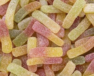 Candy Freaks Vegan Zure Snoep Frietjes 450 Gram - Biologisch - Glutenvrij - Lactosevrij - Halal Snoep - Zuivelvrij - Veganistisch - Vegan - Snoep - Zuur Snoep - Diervrij - Ramadan