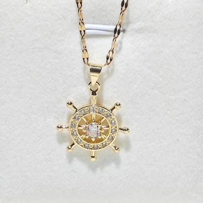Hanger met oceaan golven in de vorm van een stuurwiel, luxe en retro ketting met sleutelbeenmotief. beige