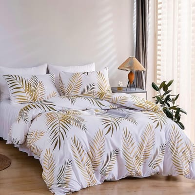 Dekbedovertrek 200x200cm met Tropische Bladeren en Gouden Accent - Inclusief 2 Kussenslopen - 100% Microvezel