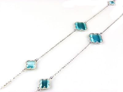 model Fiori gesloten klavers collier in zilver turkooise klavers