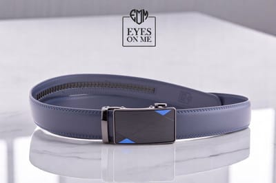 Blauwe lederen riem zonder gaatjes met automatische gesp voor heren ( model N300 )