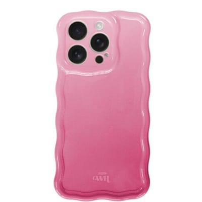xoxo Wildhearts Glossy Wavy Case Pink Sorbet telefoonhoesje - Geschikt voor iPhone 15 Pro - Golvend hoesje - Glimmende silicone case met golven - Vlekbestendig - Camerabescherming - Roze