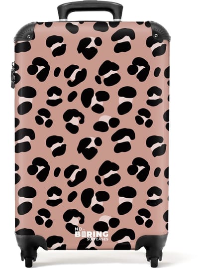 NoBoringSuitcases.com - Koffer dames - Panterprint op roze achtergrond - Past binnen 55x40x20 cm en 55x35x25 cm - Trolley handbagage vrouwen - Valiezen met wieltjes volwassenen - Reiskoffer op wielen - Rolkoffer lichtgewicht