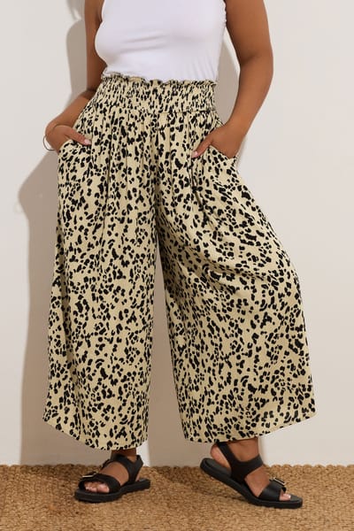 Yours Midaxi Culottebroek Van Kreukelstof Met Luipaardprint En Elastische Taille In Beige Size 54-56