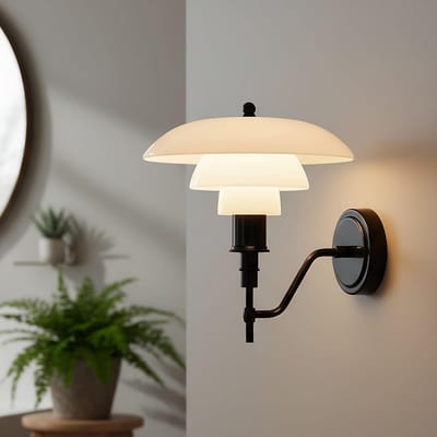 Industriële Wandlamp met Drie Opalen Glazen Kappen – Vintage Badkamer Slaapkamer Verlichting