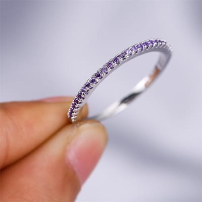 Bague de mariage classique ronde petite pierre Anneaux fins à empiler pour femmes Bijoux de fiançailles en cristal violet Accessoire minimaliste Cadeau 5