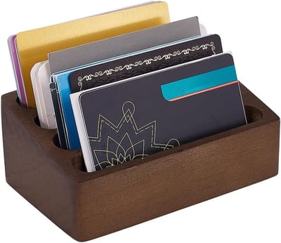 Houten Visitekaartjeshouder voor Bureau met 4 Kaartsleuven - Professionele Kaartdisplay voor Kantoor en Thuis, 115x72x46mm, Kokosnootbruin