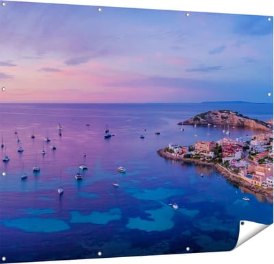 Gards Tuinposter Ibiza met Boten op het Water bij Zonsopgang - 150x120 cm - Tuindoek - Tuindecoratie - Wanddecoratie buiten - Tuinschilderij