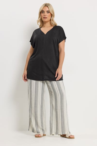 Yours Zwarte Top Met Stiksel Aan De Voorkant Size 44