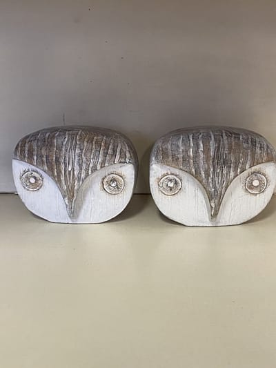 Decoratieve beeldjes "uilen" Set van 2 stuks - wit + bruin - Hoogte 8x13x4 cm - polyresin - Decoratieve beeldjes - Woonaccessoires